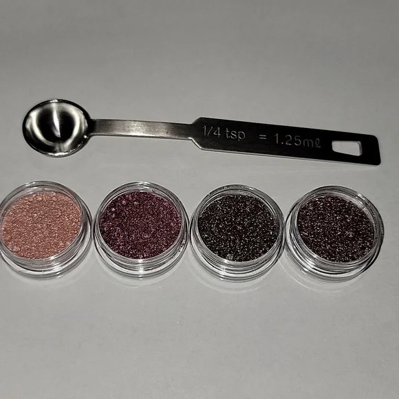 MAC COSMETICS PIGMENT SAMPLE SET - Picture 3 of 4